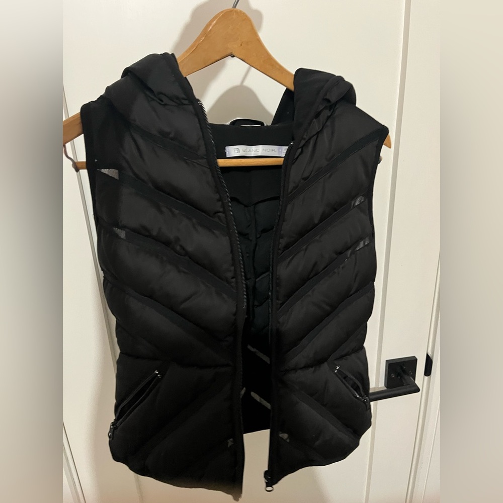 Black Warm Zip Vest w/ Hood « Blanc Noir »